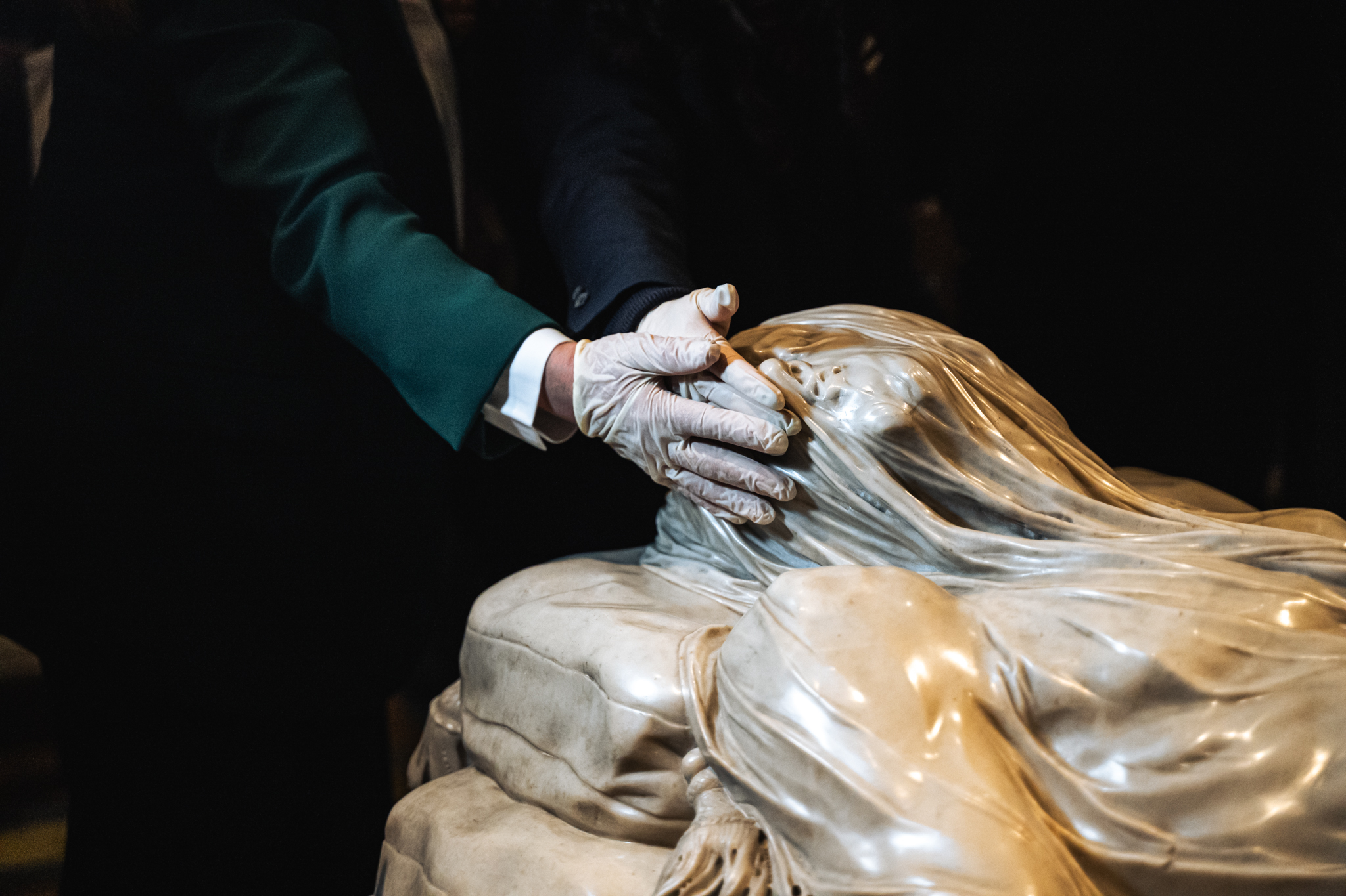 10. La meraviglia a portata di mano_Visita tattile_Cappella Sansevero_ph. Andrea Salzillo per Rive Studio