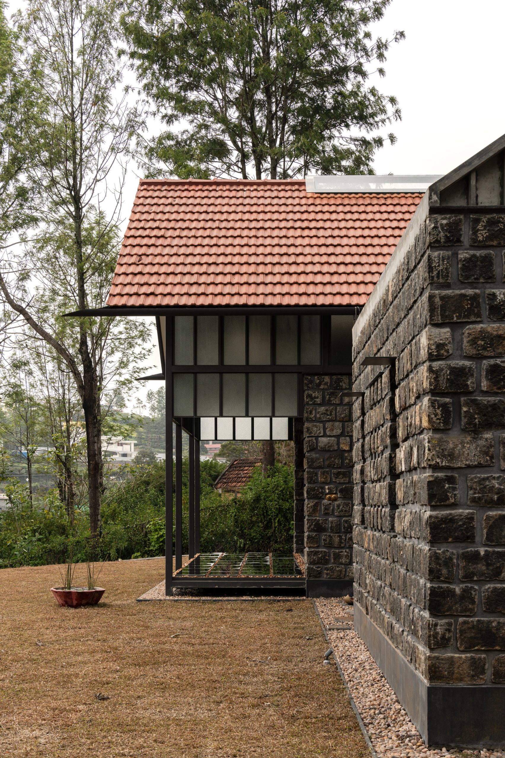 meister-varma-architects-shilaya-cottage-india_dezeen_2364_col_0-1704×2557