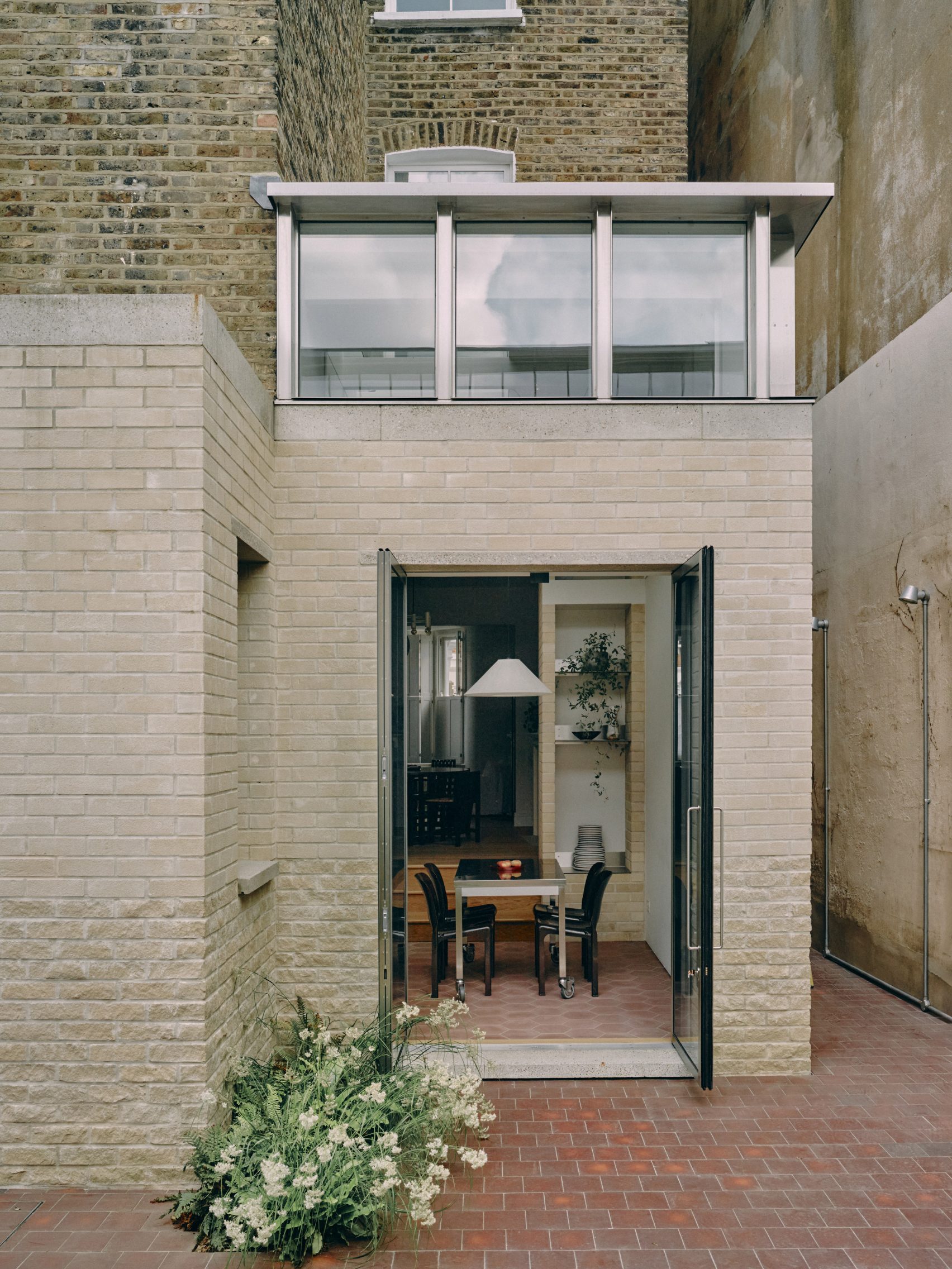 stone-steel-house-dgn_dezeen_2364_col_0-1704×2272